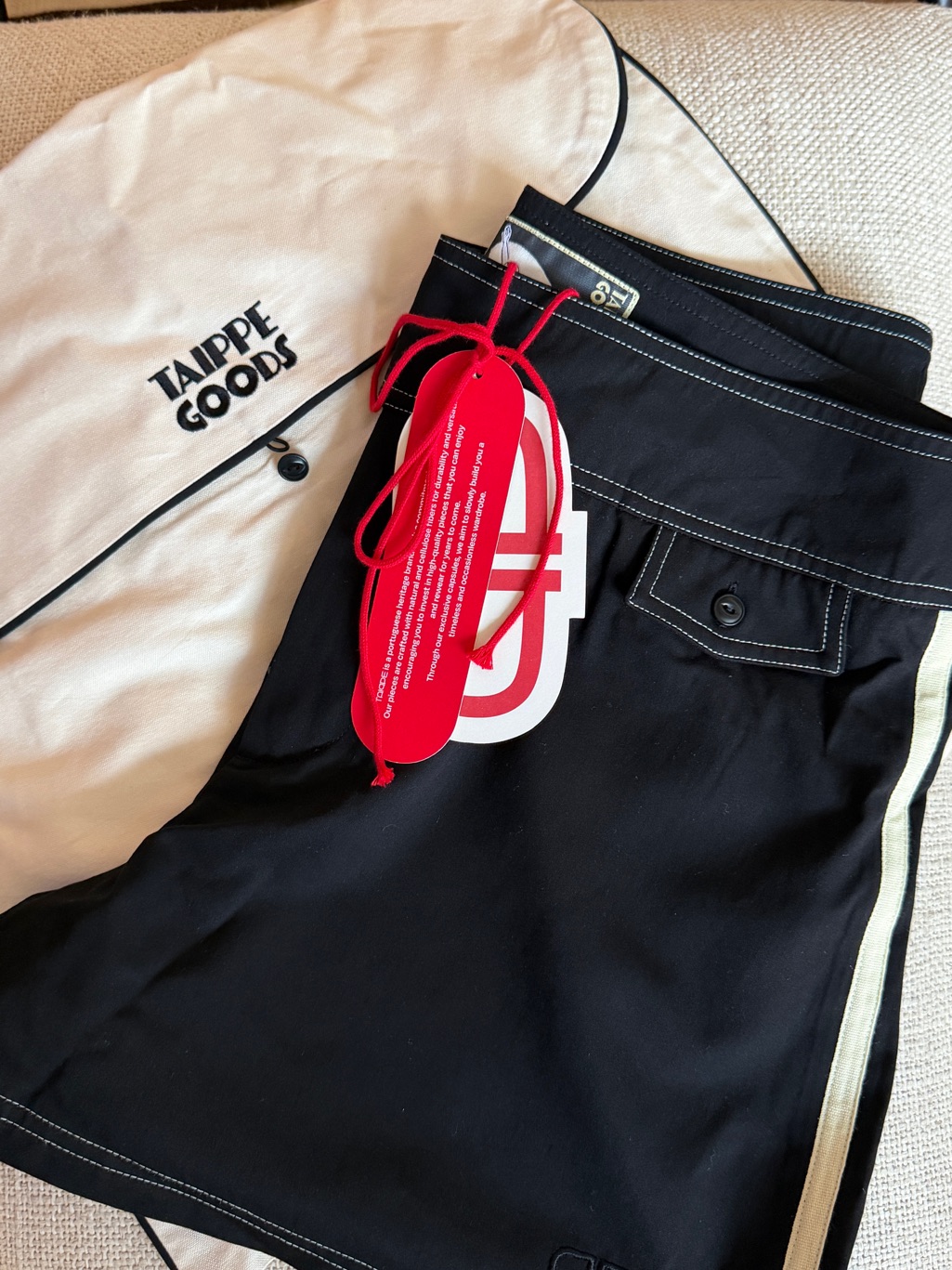 Taippe Black Mini Shorts (M)